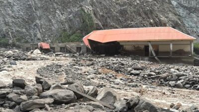 Pakistan'da muson yağmurlarının neden olduğu sel ve toprak kaymaları sonucu