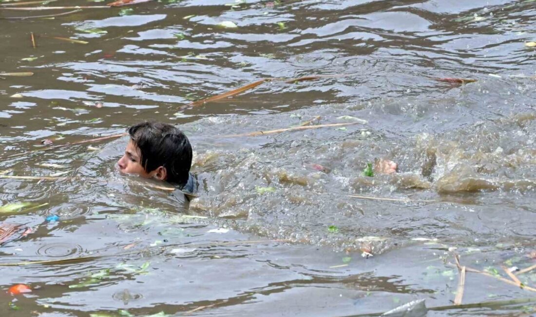 Pakistan'da devam eden muson yağmurları nedeniyle sel ve toprak kaymalarında
