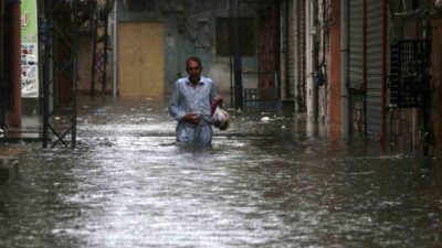 Pakistan'ın Pencap eyaletindeki son 24 saatte 63 kişi, muson yağmurlarında