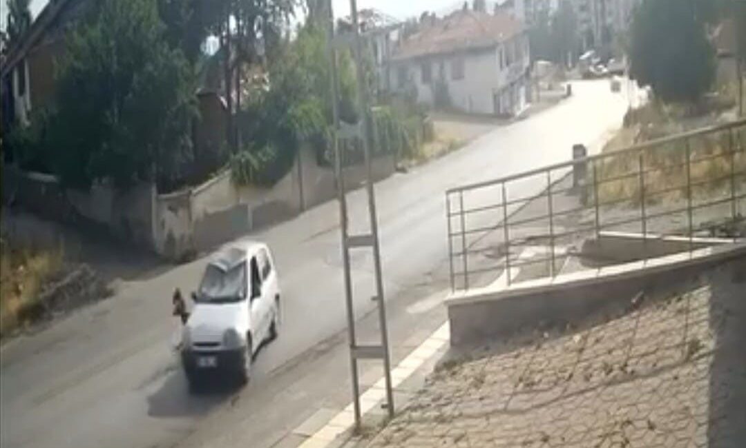 Ankara'da polis tarafından kovalanan şüpheli, kaçmaya çalışırken araçlar tarafından yaralandı.