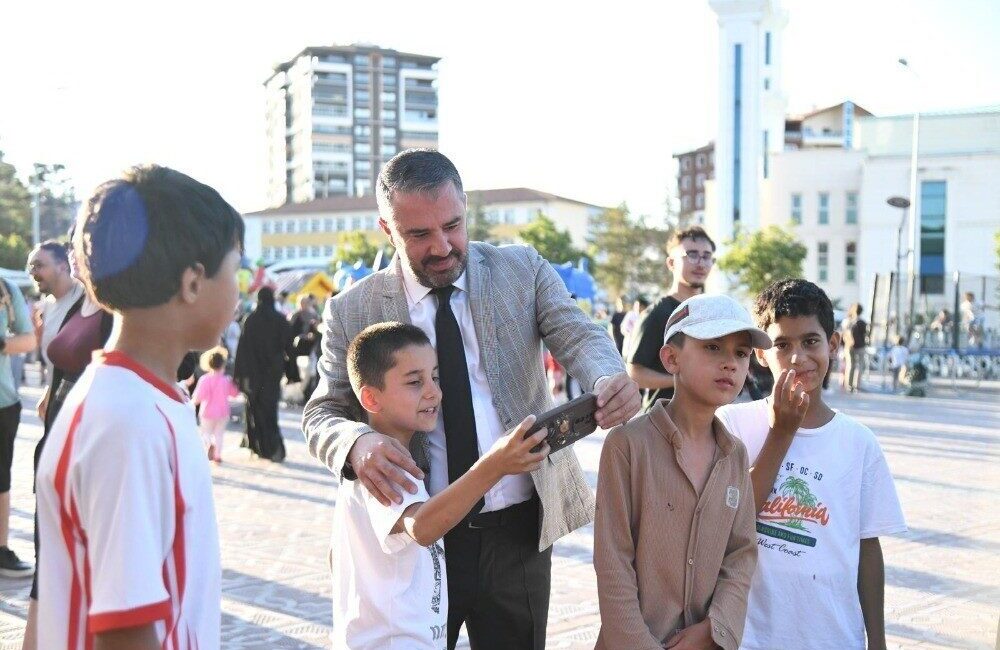 Pursaklar Belediyesi'nin düzenlediği 4. Çocuk Şenliği, ilçenin her mahallesinde çocuklara