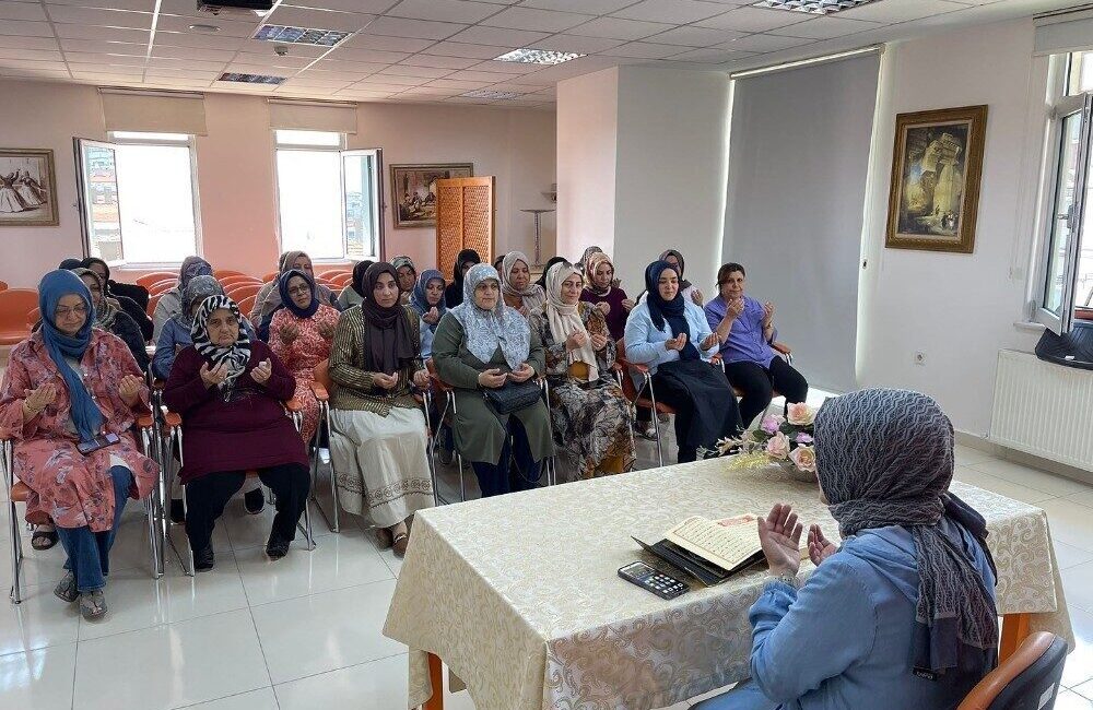 Pursaklar Belediyesi'nde 15 Temmuz anma programı düzenlendi. Belediye Başkanı Çetin,