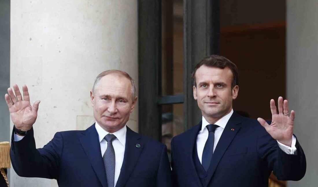 Rusya Devlet Başkanı Vladimir Putin ve Fransa Cumhurbaşkanı Emmanuel Macron,
