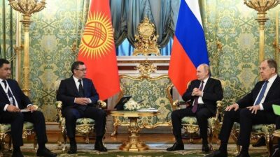 Rusya Devlet Başkanı Vladimir Putin, Kırgızistan Cumhurbaşkanı Sadr Caparov ile