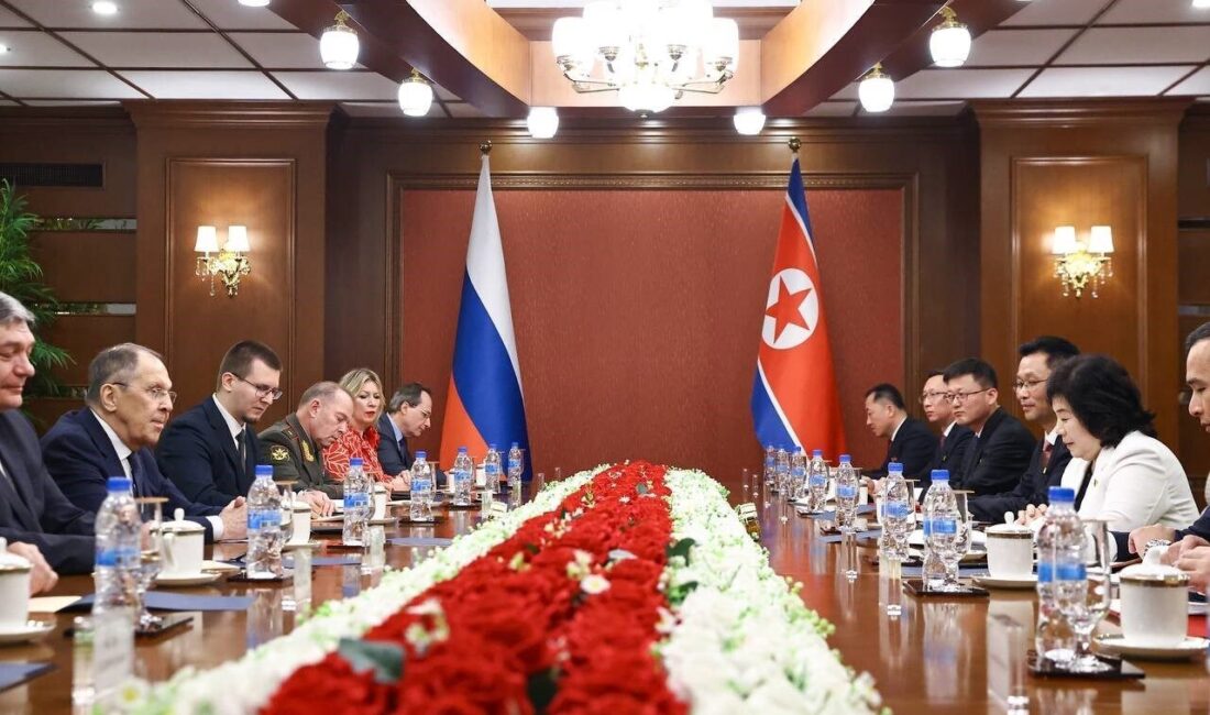 Rusya Dışişleri Bakanı Sergey Lavrov, Kuzey Kore ziyaretinde mevkidaşı Choe