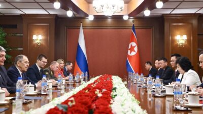 Rusya Dışişleri Bakanı Sergey Lavrov, Kuzey Kore ziyaretinde mevkidaşı Choe