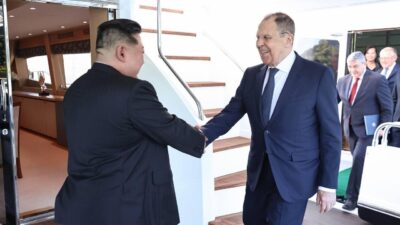 Rusya Dışişleri Bakanı Sergey Lavrov ve Kuzey Kore lideri Kim