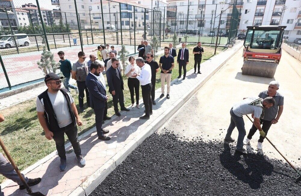 Sincan Belediyesi, asfalt serim çalışmalarını sürdürerek vatandaşların konforlu ve güvenli