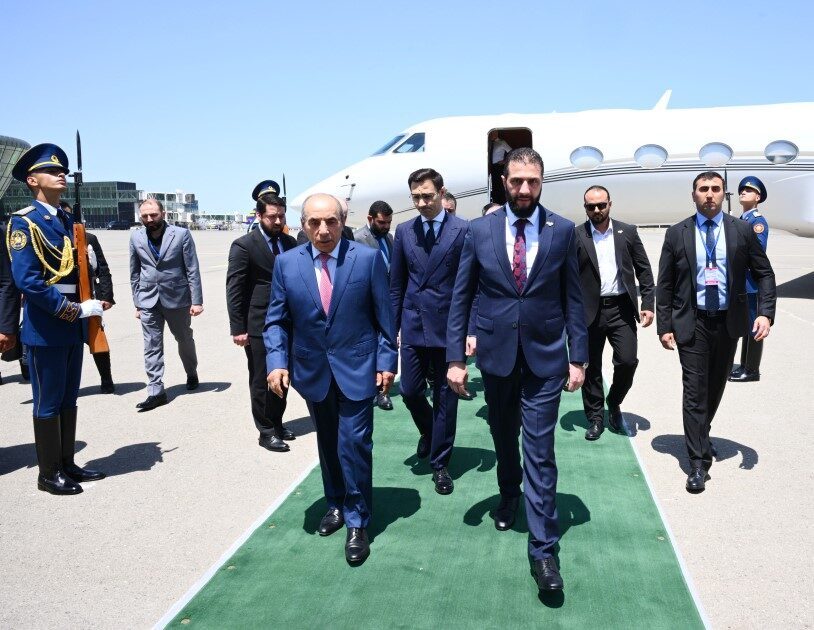 Suriye Devlet Başkanı Ahmed eş-Şara, Azerbaycan'ın başkenti Bakü'ye resmi ziyaret