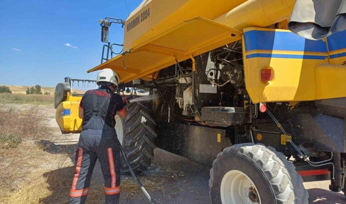 Tarlada çalışan biçerdöverde korkutan yangın Çorum'un Alaca ilçesinde tarlada