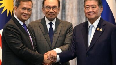 Tayland, Kamboçya ile varılan ateşkesi ihlal ederek suçladı. Her iki