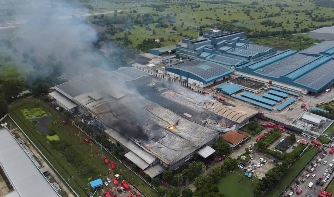 Tayland'ın Saraburi eyaletinde kağıt fabrikasında çıkan yangında 8 kişi hayatını