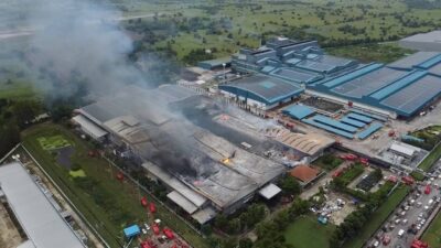 Tayland'ın Saraburi eyaletinde kağıt fabrikasında çıkan yangında 8 kişi hayatını
