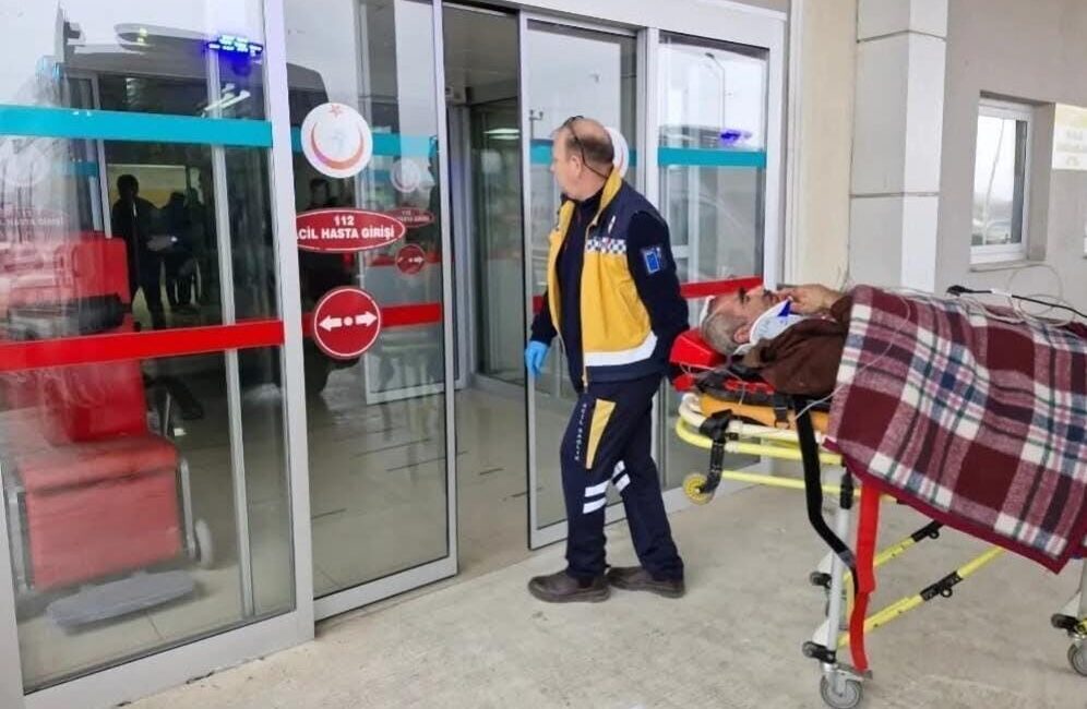 Alaca'da S.K. adlı 68 yaşındaki adam, bahçesinde otları biçerken dikkatsizlik