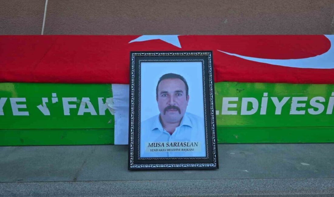 Yenifakılı Belediye Başkanı Musa Sarıaslan, Kozaklı-Yenifakılı yolunda meydana gelen trafik