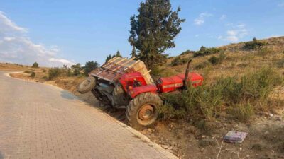 Çorum'un Umut köyünde traktör devrildi, sürücü S.K. ağır yaralandı. Hastanede