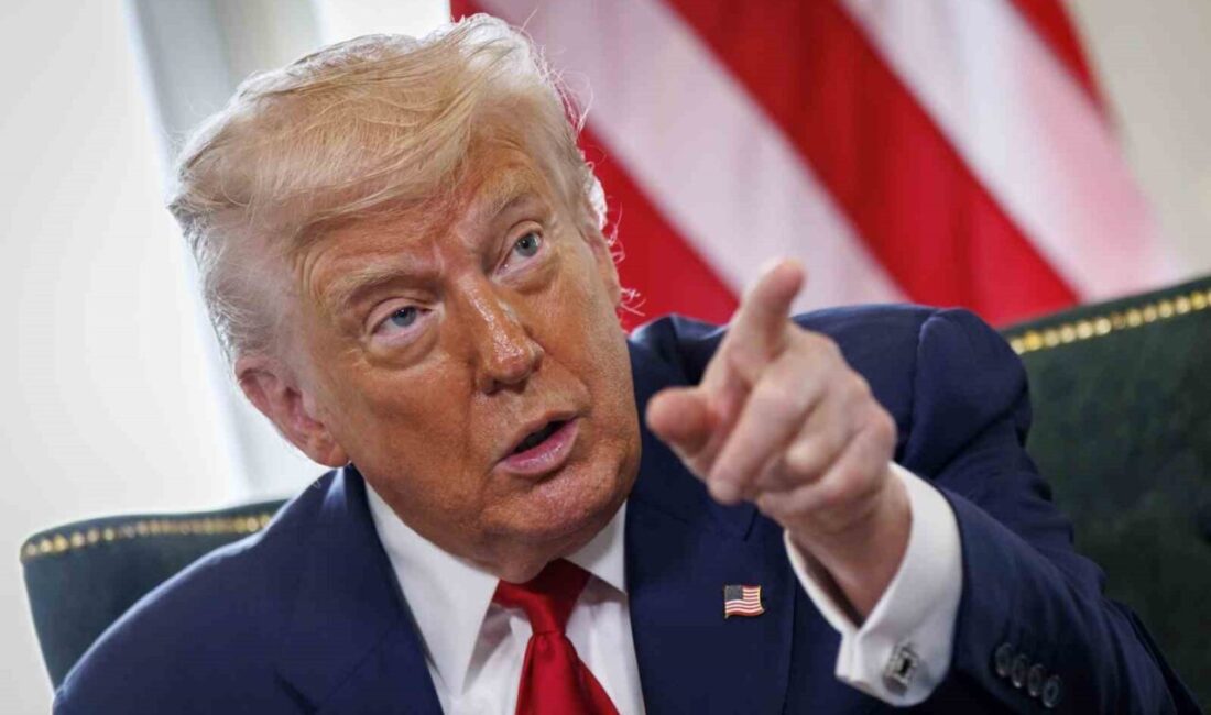 ABD Başkanı Donald Trump, İskoçya ziyareti sonrası uçakta basın mensuplarının