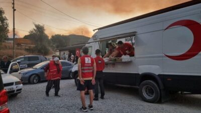 Türk Kızılay, 13 ilde 18 noktada orman yangınlarıyla mücadele ederek