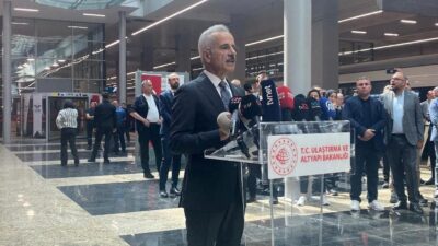 Ulaştırma ve Altyapı Bakanı Abdulkadir Uraloğlu, 'Zaferin Adı Türkiye' temasına