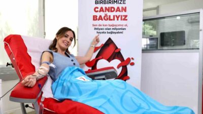 Ünlü isimler Türk Kızılay'ın kan bağışı kampanyasına destek verdi. Gönüllü