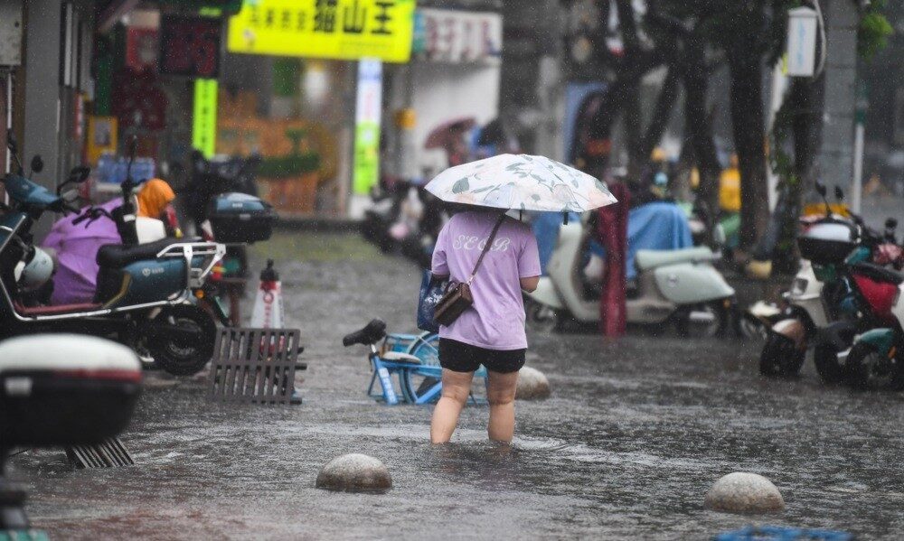 Hong Kong'ı vuran Wipha Tayfunu, 26 kişiyi yaraladı ve 471