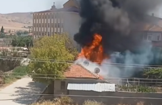 Yozgat’ın Yerköy ilçesine bağlı Karacaşar Mahallesi’nde bulunan bir evin bahçesinde
