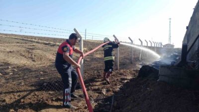Yozgat'ın Esenli köyünde çıkan mandıra yangınında inşaat malzemeleri kullanılamaz hale