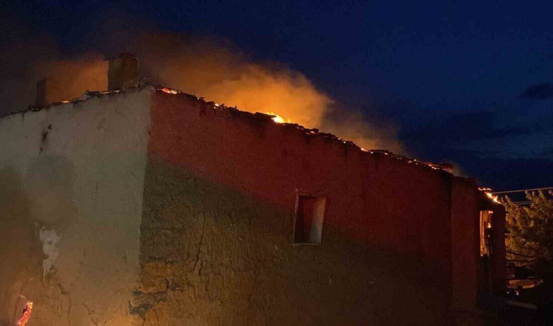 Yozgat'ın Sağlık Köyü'nde elektrik kontağından çıkan yangın sonucu ev kullanılamaz