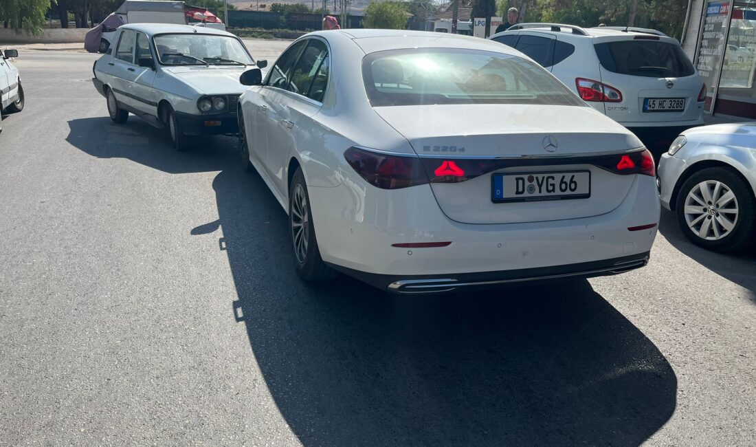 Yerköy çarşı merkezinde maddi hasarlı bir trafik kazası meydana geldi.