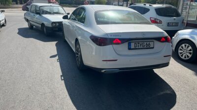 Yerköy çarşı merkezinde maddi hasarlı bir trafik kazası meydana geldi.