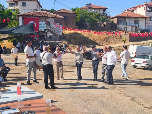 Yerköy Kaymakamı Sayın Mehmet Halis Aydın, Karlı Köyü’nde gerçekleştirilen Sevgi,