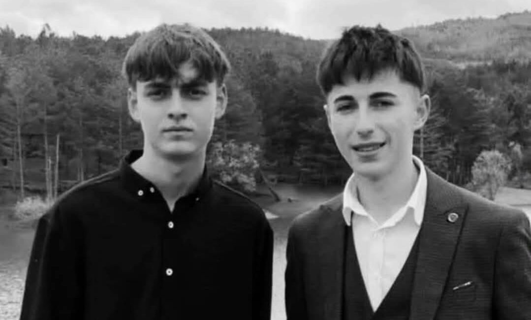 Samsun’un Atakum ilçesinde denize giren Yozgatlı iki genç, akıntıya kapılarak