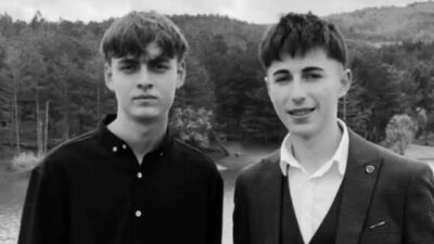 Samsun’un Atakum ilçesinde denize giren Yozgatlı iki genç, akıntıya kapılarak