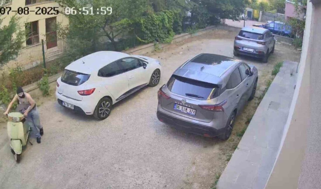 Ankara'nın Çankaya ilçesinde motosiklet hırsızı güvenlik kamerasına yakalandı. Motosiklet sahibi