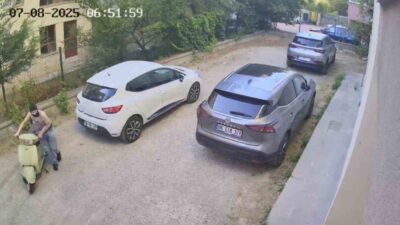 Ankara'nın Çankaya ilçesinde motosiklet hırsızı güvenlik kamerasına yakalandı. Motosiklet sahibi
