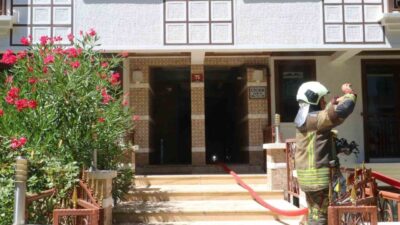 Ankara'nın Çankaya ilçesindeki 3 katlı apartmanın bodrum katında çıkan yangın