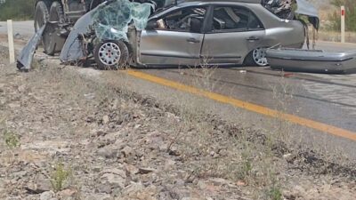 Ankara'da meydana gelen trafik kazasında hafriyat kamyonu ile otomobil çarpıştı.