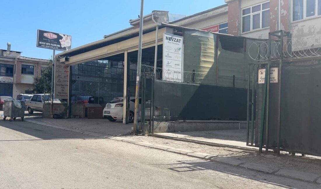 Ankara'da İvedik Organize Sanayi Bölgesi'nde komşular arasında köpek kavgası çıktı.