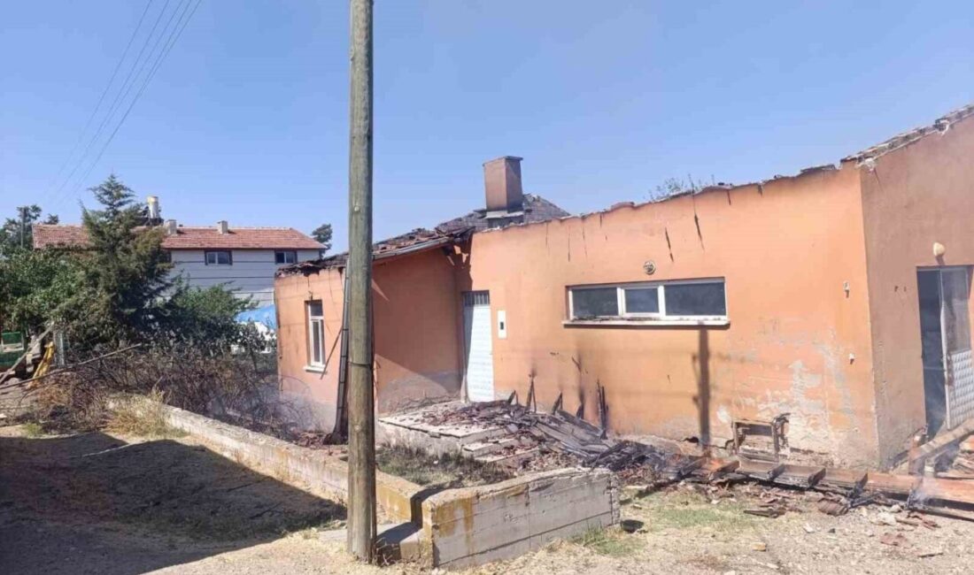 Ankara'da Hisarköy Mahallesi'nde bulunan süt toplama deposunda çıkan yangın, itfaiye