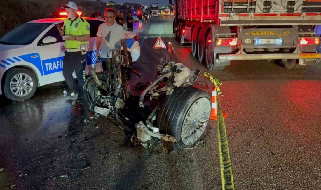 Ankara'nın Polatlı ilçesinde, tır ile otomobilin kafa kafaya çarpıştığı kazada