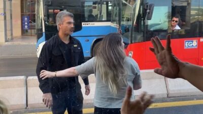 Ankara'da trafikte çıkan tartışmada otomobil sürücüsü otobüs şoförüne saldırdı. Yolcular