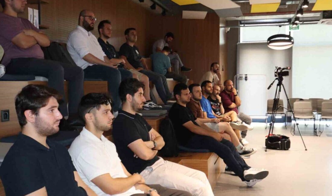 Ankara'da düzenlenen 'Kollektif Zeka Ankara' etkinliği, yapay zekanın insan üretkenliğindeki