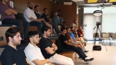 Ankara'da düzenlenen 'Kollektif Zeka Ankara' etkinliği, yapay zekanın insan üretkenliğindeki