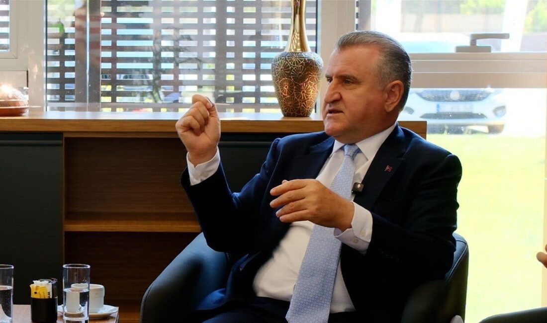 Gençlik ve Spor Bakanı Osman Aşkın Bak, Türkiye Tenis Federasyonu'nun