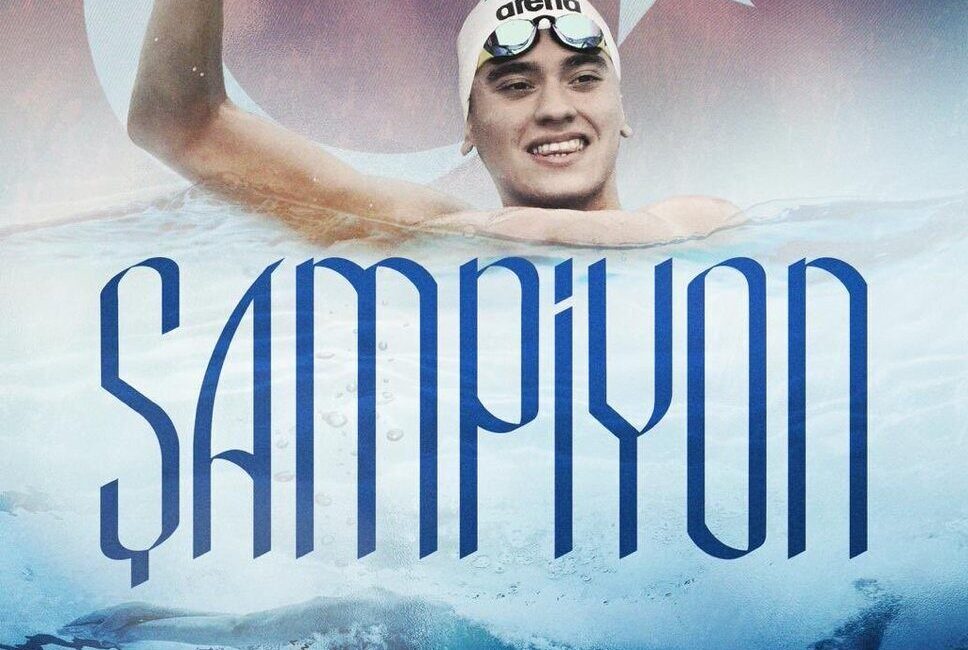 Gençlik ve Spor Bakanı Osman Aşkın Bak, milli yüzücü Kuzey