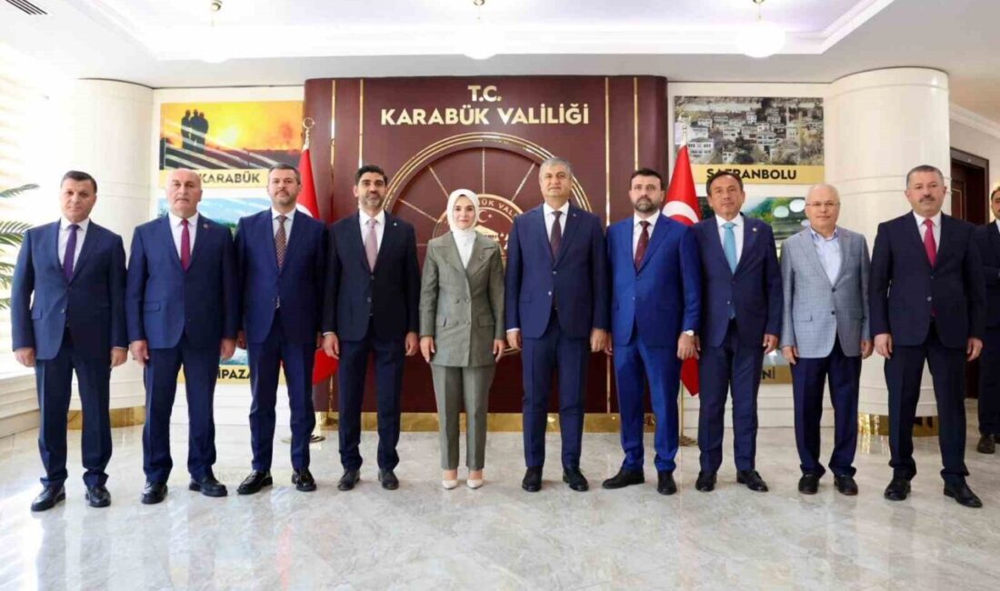 Aile ve Sosyal Hizmetler Bakanı Mahinur Özdemir Göktaş, Balıkesir'de depremzedelere