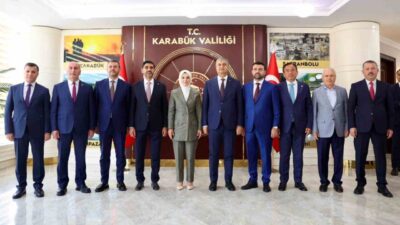 Aile ve Sosyal Hizmetler Bakanı Mahinur Özdemir Göktaş, Balıkesir'de depremzedelere