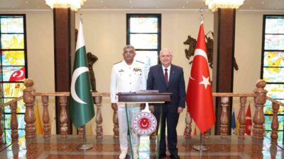 Milli Savunma Bakanı Yaşar Güler, Pakistan Deniz Kuvvetleri Komutanı Oramiral