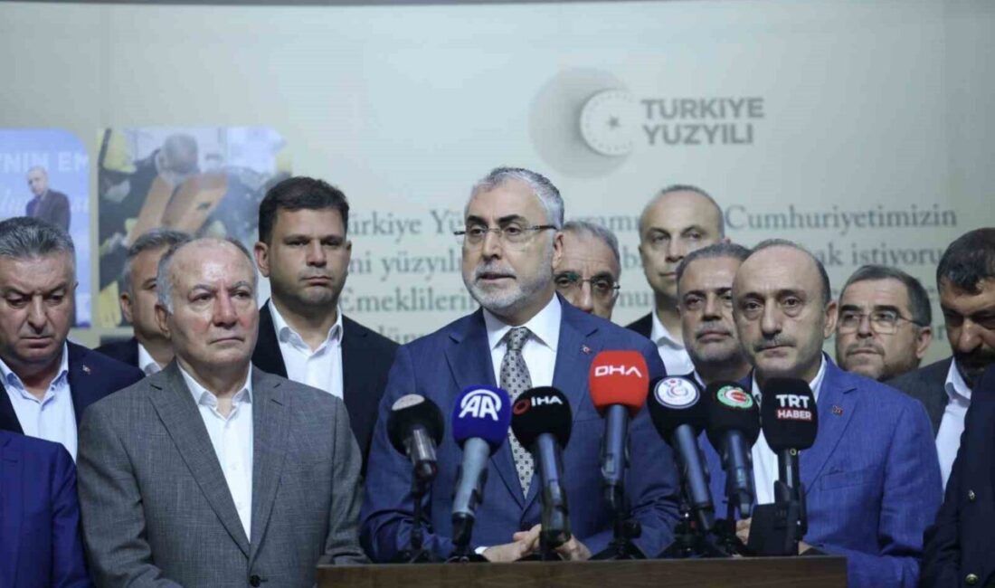 Çalışma ve Sosyal Güvenlik Bakanı Vedat Işıkhan, TÜRK-İŞ ve HAK-İŞ'e