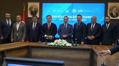 Sanayi ve Teknoloji Bakanı Mehmet Fatih Kacır, Erzincan Valiliği'nde çeşitli
